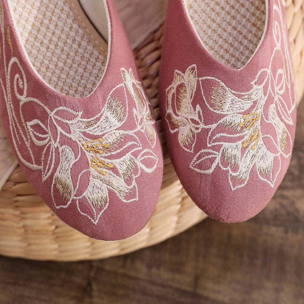 2026 Women's Wine Red & Beige  - Ethnic Fabric recension och pris