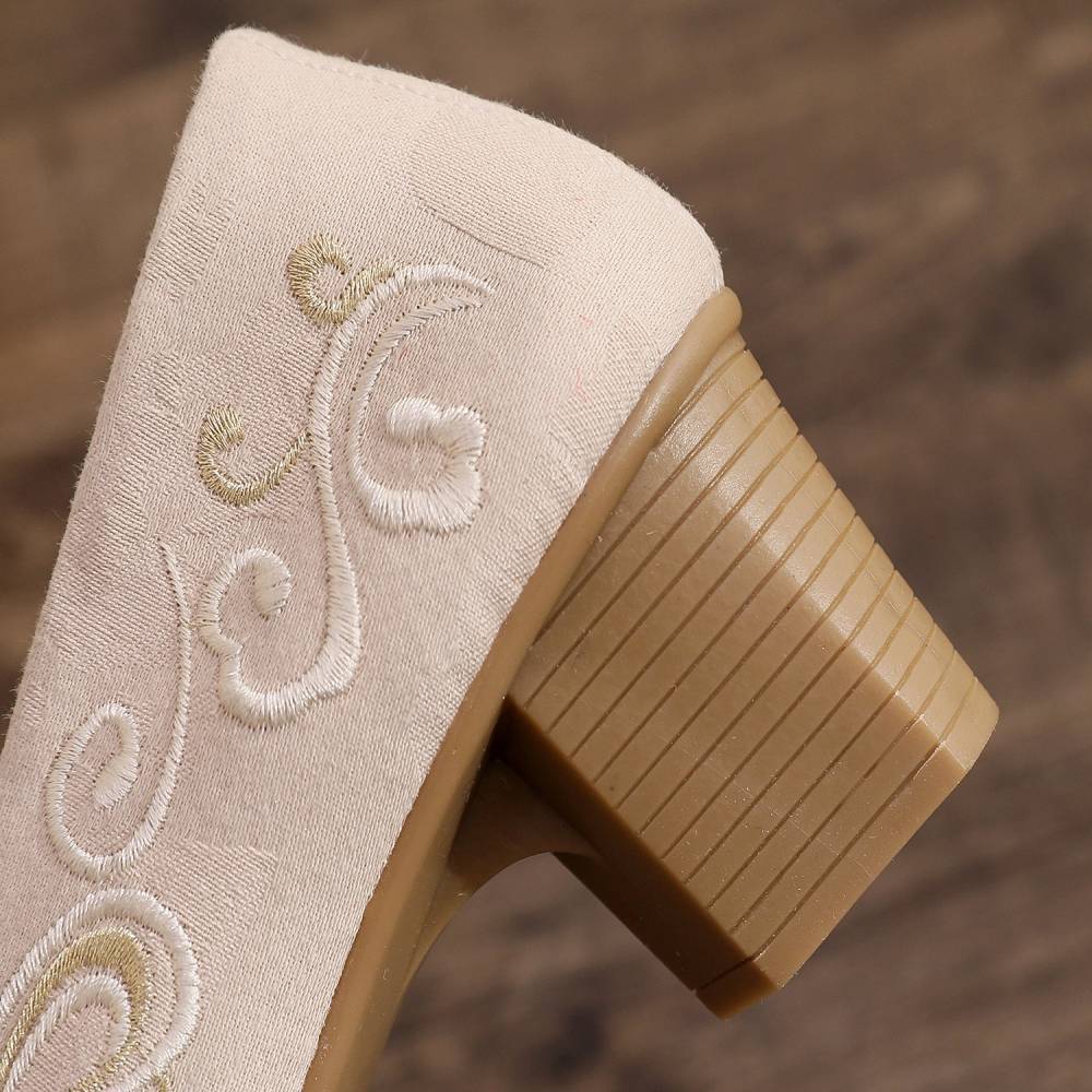 2026 Women's Wine Red & Beige  - Ethnic Fabric recension och pris
