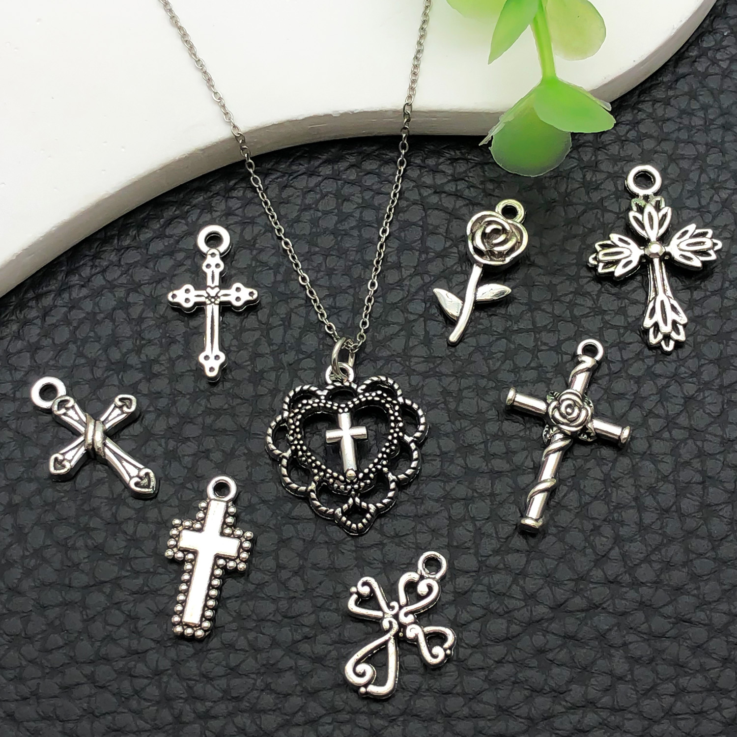 52pcs Assorted Cross Pendants  - Ethnic Fashion Accessories recension och pris