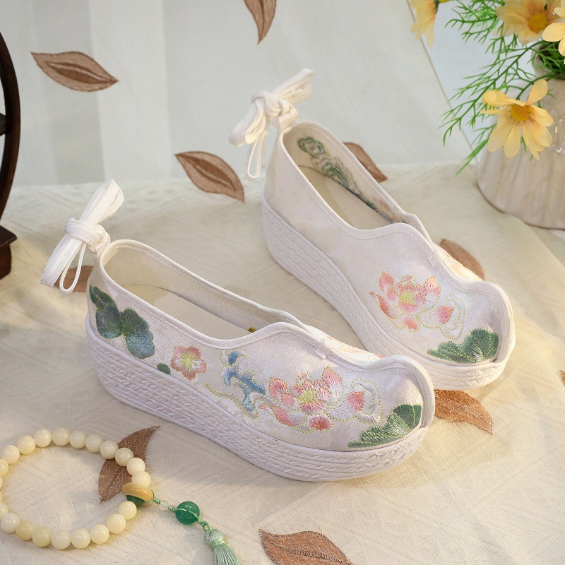 2026 Women's White Lotus Embro - Ethnic Fabric recension och pris