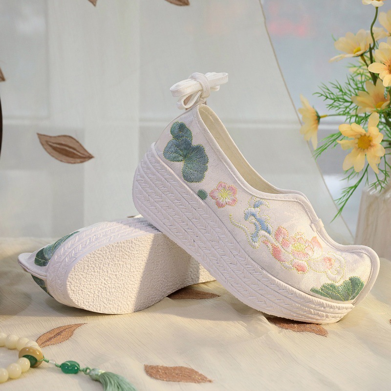 2026 Women's White Lotus Embro - Ethnic Fabric recension och pris